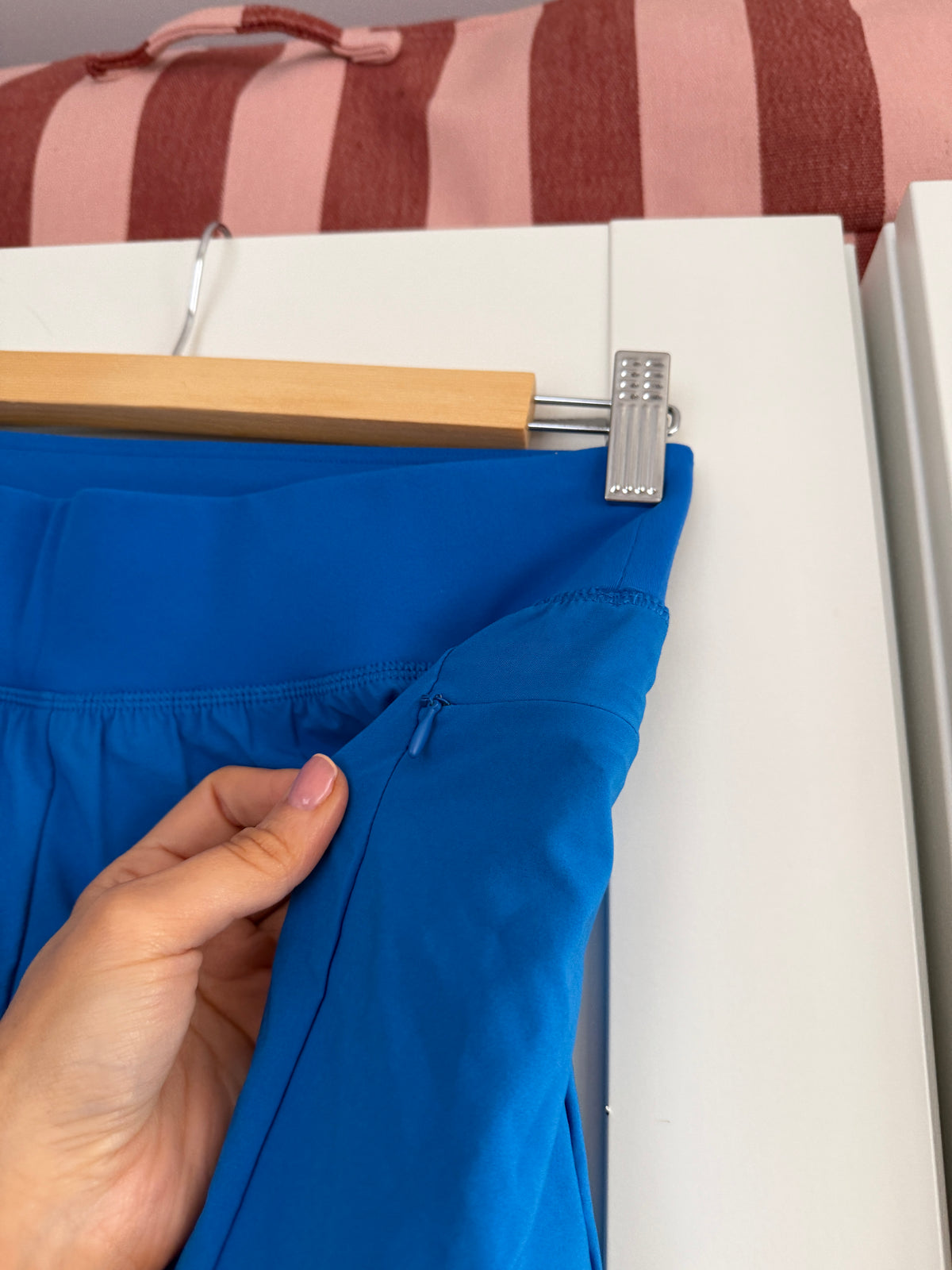 Zip Pocket Floaty Shorts M/12 (SAMPLE)